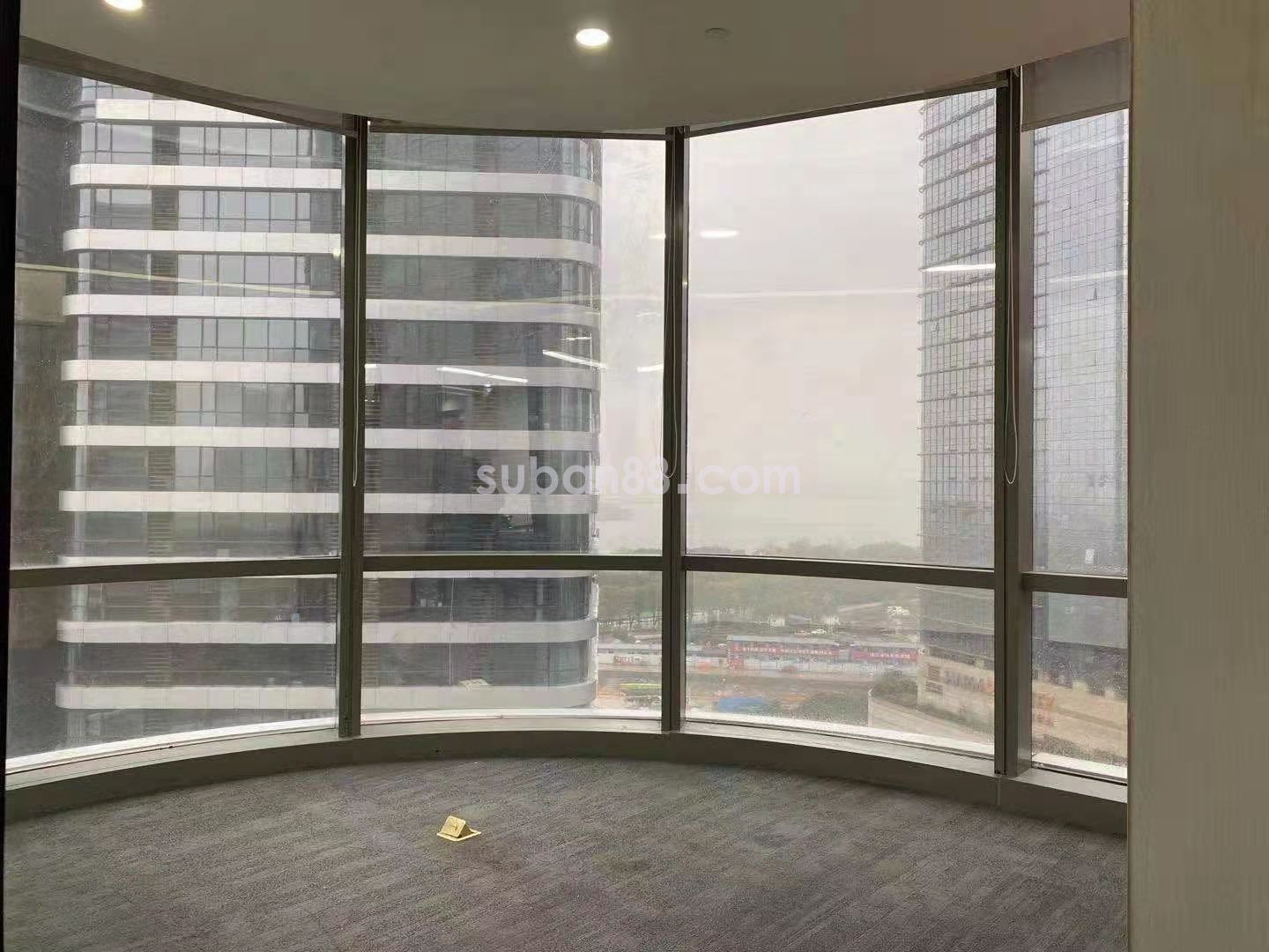 湖东 现代大道地铁口 精装带家具 可看湖景 -图3