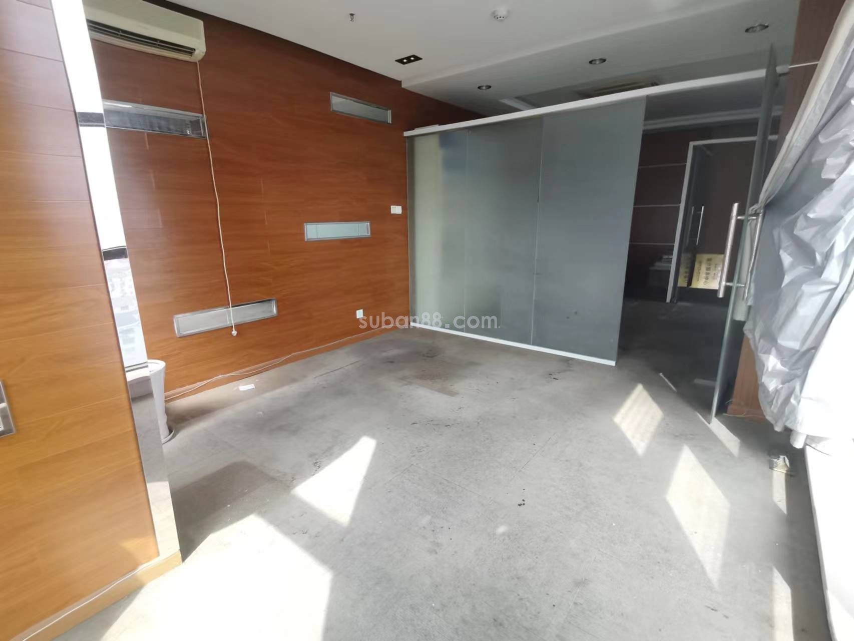 苏州市工业园区创展大厦 精装98平房东直租-图4