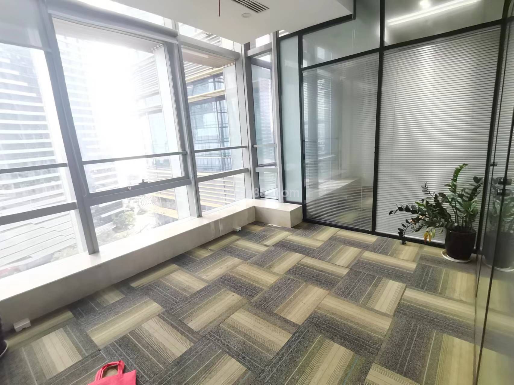 苏州市工业园区 甲级写字楼 精装带隔断-图3