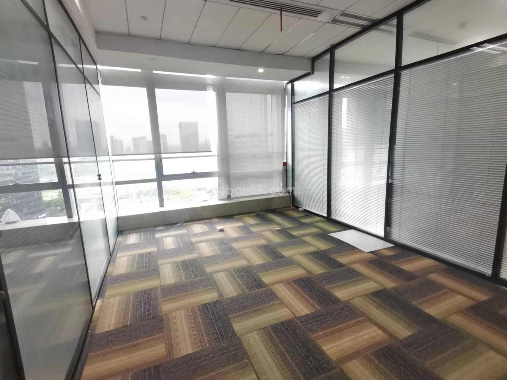 苏州市工业园区 甲级写字楼 精装带隔断-图6