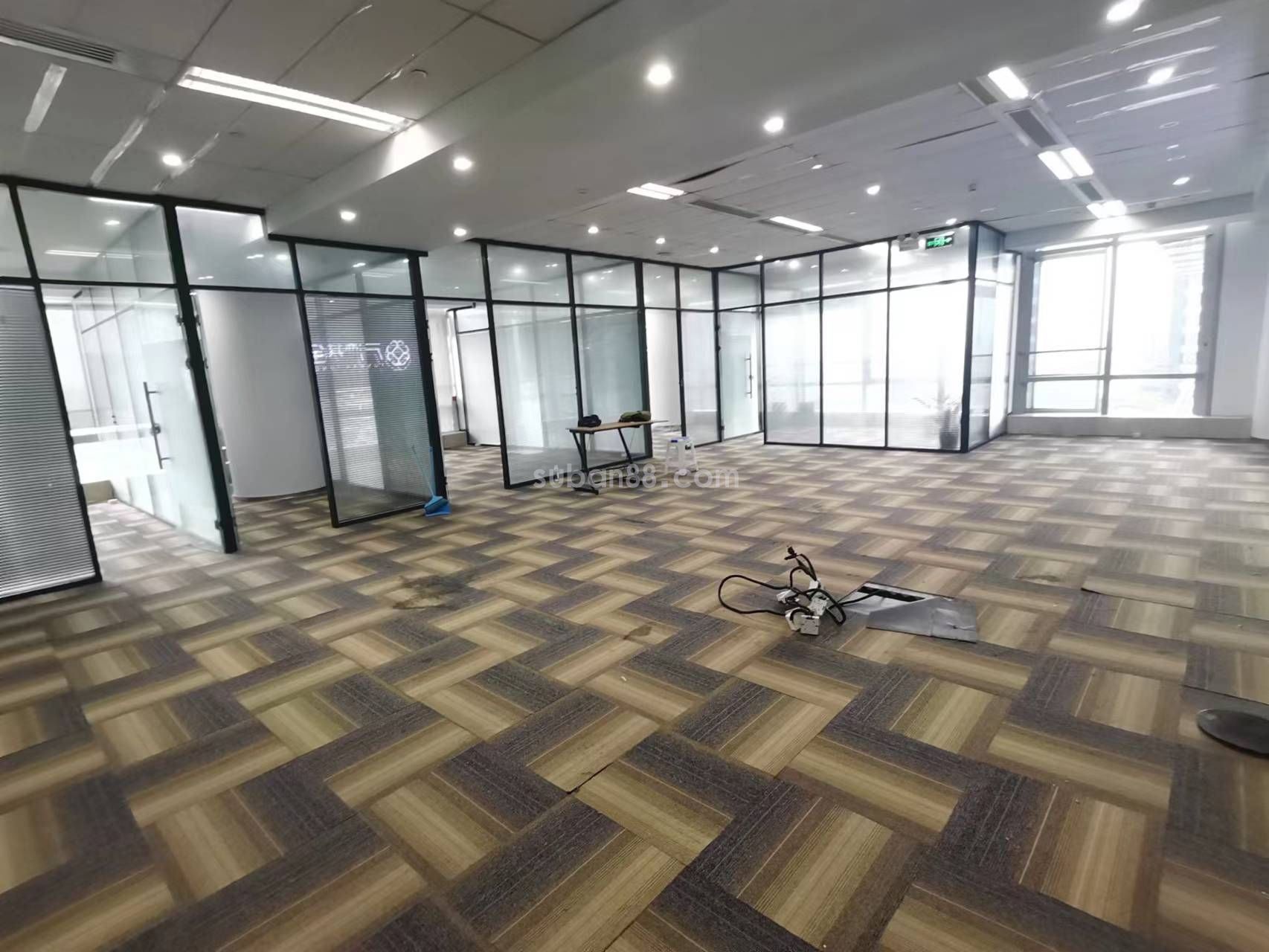 苏州市工业园区 甲级写字楼 精装带隔断-图4