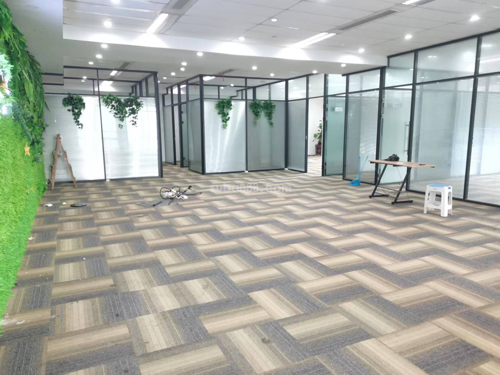 苏州市工业园区 甲级写字楼 精装带隔断-图1