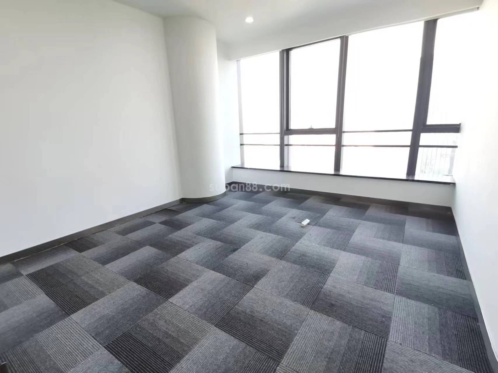 苏州市工业园区 凤凰国际大厦甲级写字楼 精装配家具 甲方直招-图7
